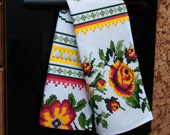 Asciugamano da cucina ucraino Roses. Regalo per la madre, asciugamano da tè, stampa ricamo tovagliolo ucraino, decorazione della cucina per l'arredamento della fattoria