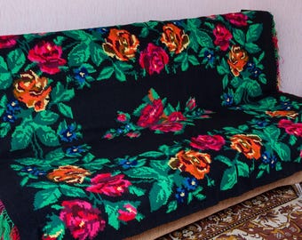 Auténtica alfombra ucraniana podólica vintage de gran tamaño. Kilim floral negro tejido a mano. Tapiz rural de lana colorida.