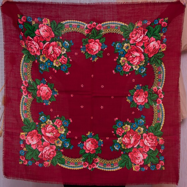 Foulard ukrainien babouchka. Nappe de serviette en châle à fleurs ROUGE Mantón Hustka traditionnel, mouchoir d'écharpe des années 80. Idée cadeau pour grand-mère, pour maman