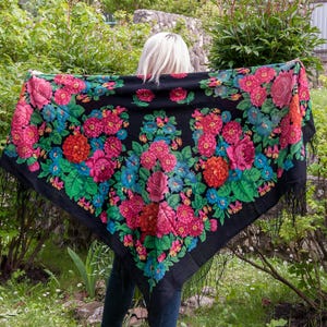 Black Ukrainian Shawl scarf, authentic babushka, flower Ukrainian wrap. Collection Floral scarf Blanket foulard chale. Chal ucraniano