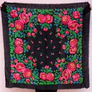Vintage 80s Ukrainian Scarf, Ethnic Floral Design, Black babushka scarf. Traditional Mantón Hustka, mouchoir. Gift idea for grandma, for mom