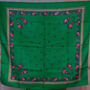 Ukrainian green headscarf Babushka. Floral Shawl. Traditional Mantón Hustka Headband Chale foulard kerchief, Ukrainian Gift idea for grandma