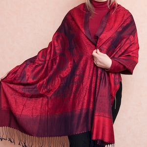 Vintage Paisley Pashmina Shawl: Bohemian Floral Wrap