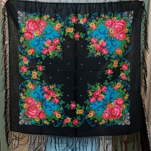 Black scarf Ukrainian shawl with fringe. Platok babushka scarf. Black folk shawl wool. Hustka Russian floral shawl, flower scarves