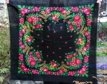 Chal floral ucraniano vintage, pañuelo folclórico rojo vibrante. Bufanda tradicional con estampado de rosas de los años 80. Pañuelo para la cabeza Babushka. Platok