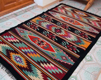 Alfombra étnica Hutsul vintage, Kilim ucraniano antiguo, alfombra rústica. Tapiz rural colorido de los Cárpatos.