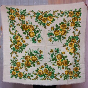 Sjaal Yellow Roses, bloemenchale Babushka-hoofddoek, VINTAGE wollen sjaal. Authentieke sjaal, bloemensjaals, volkssjaal, cadeau-idee voor oma