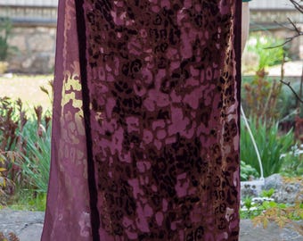 Bufanda vintage de terciopelo con efecto desgastado. Estampado de leopardo en tonos ciruela y bronce. Chal de mezcla de seda devoré. Bufanda de moda vintage. Chal de noche.
