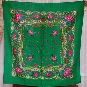 Green scarf. Ukainian shawl. flowers kerchief green scarf, collection Babushka authentic head scarf, Châle ukrainien, tablecloth, gift