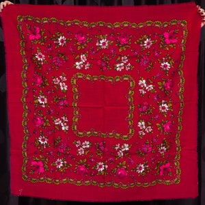Ukrainian babushka scarf. RED Floral shawl napkin tablecloth Traditional Mantón Hustka, 80s scarf mouchoir. Gift idea for grandma, for mom