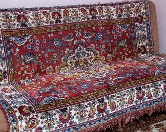 Cubrecama vintage de estilo oriental para sofá. Estampado clásico rojo y floral.