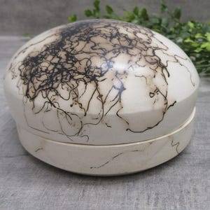 Horse Hair Pottery Round Lidded Container 5 Inch Diameter Trinket Jewelry Box With Lid Native American Inspired Design Cindy Vintage (1900)