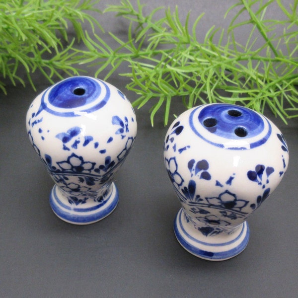 Salt & Pepper Shaker Set Dutch Delft Blue White Ceramic Miniatures Collectibles Netherlands Gift Idea Vintage FREE SHIPPING (102)
