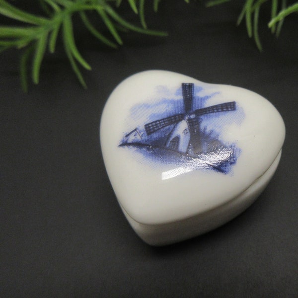 Miniature Heart Trinket Box Dutch Delft Blue White Porcelain Neatherlands Gift Idea Doll House 1.75 Inch Vintage FREE SHIPPING (104)