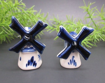 Set Of 2 Miniature Ceramic Windmills Hand Painted Dutch Delft Blue White Neatherlands Gift Idea Vintage FREE SHIPPING (105)