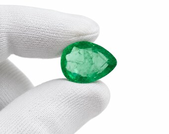Lab Grown Emerald Pear Cut Gemstone, Columbian Green Synthetic Stone (9*12 mm)