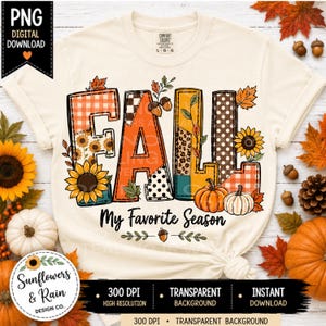 Könnte beinhalten: Ein cremefarbenes T-Shirt mit dem Wort FALL in großen, gemusterten Buchstaben, die mit Sonnenblumen, Kürbissen, Eicheln und Blättern verziert sind. Darunter steht der Text My Favorite Season in schwarzer Schreibschrift mit kleinen Blattmotiven.