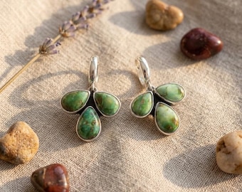 Pendientes colgantes de turquesa verde en plata de ley 925, pendientes bohemios, joyería minimalista occidental, pendientes de racimo hechos a mano, regalo para ella.