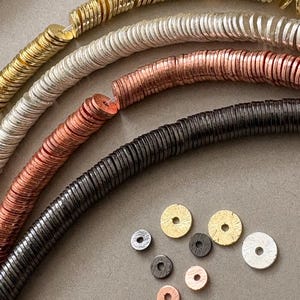 Dijes de disco plano cepillado, acabado rayos de sol, espaciadores de latón chapado, suministros para la fabricación de joyas.