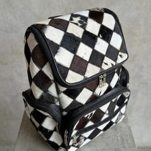 Mochila de patchwork de piel de vaca hecha a mano – Mochila estilo western boho de piel con pelo para portátil