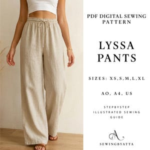 Può includere: Un cartamodello digitale in PDF per i pantaloni Lyssa nelle taglie XS, S, M, L e XL. Il documento include i formati A0, A4 e US con una guida al cucito illustrata passo dopo passo di Sewingbyatta, raffigurante pantaloni beige a gamba larga.