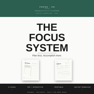 Peut inclure: Un planificateur de productivité numérique intitulé The Focus System avec le slogan Plan less. Accomplish more. Le document comprend 11 pages, présentant une mise en page de planificateur quotidien et de tableau de bord en noir et blanc.
