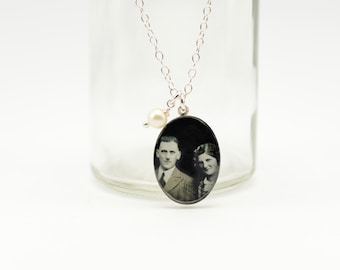 Custom Photo Necklace • Simple Modern Memorial Necklace • Dainty Photo Pendant • Gift for Mom