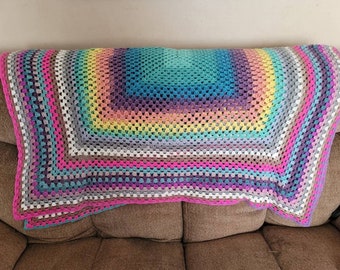 Crochet Continuous rectangular granny square baby blanket