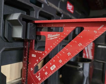 ミルウォーキー パックアウト スピードスクエアホルダー | 標準およびミニスピードスクエアを収納可能 | 3Dプリント製ツール収納