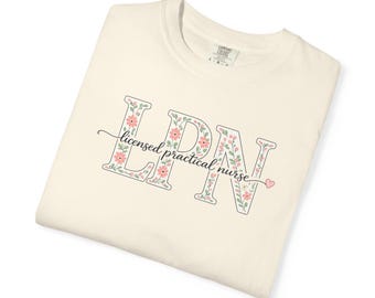 LPN T-shirt met bloemenschrift |