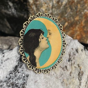 Moon Kiss Brooch Pinback Pin Back Man in the Moon Romance Art Deco Nouveau Style Bronze Brass
