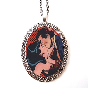 Romance Comic Necklace Pendant Silver Tone - Pulp Romantic 1950s Kitsch Retro Kiss Kissing