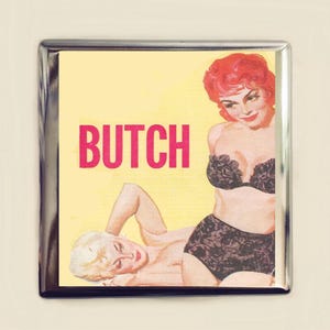 Vintage Butch Lesben Zigarettenetui Visitenkarte Ausweis Halter Brieftasche Queer LGBTQ Pulp Fiction Retro 60's