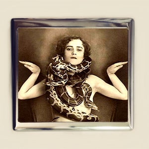 Art Deco Encantador de Serpientes Pitillera Tarjeta de Visita Titular de la Identificación Cartera Sideshow Oddity Circus Freak Mujer Serpiente Encantadora