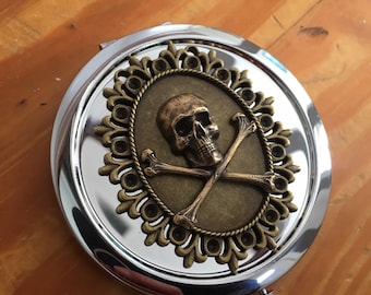 Memento Mori Compact Mirror - Skull and Crossbones - Make Up - Cosmetics - Pocket Mirror