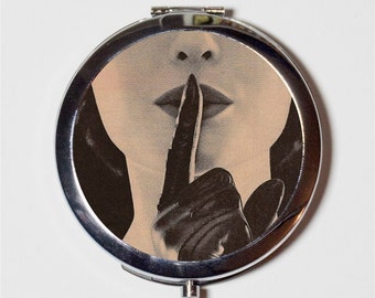 Whisper Retro Compact Mirror - Glamorous 1950s Woman - Make Up Pocket Mirror for Cosmetics