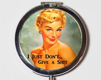 Espejo compacto con humor retro de pin-up - MADURA, me importa un bledo, rockabilly pin-up atrevida - Espejo de bolsillo para maquillaje