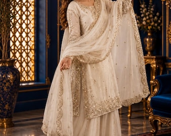 Elfenbeinfarbener, bestickter Sharara-Anzug, pakistanisch-indische formelle Hochzeitskleidung