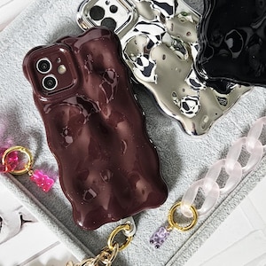 Coque iPhone personnalisée à bulles bordeaux - coque automne, bas de Noël pour elle, coque de téléphone avec bandoulière chaîne, coque pour iPhone 15 pro, coque pour iPhone 14