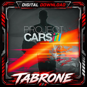 Op de afbeelding: Een digitale downloadafbeelding met de tekst PROJECT CARS 3 en TABRONE. Het ontwerp bevat een donker silhouet tegen een grijze achtergrond met felle oranje lichtstrepen en een metalen kader in de kleuren rood en zwart.