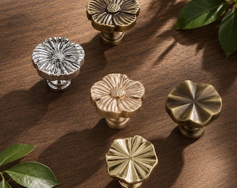 Cabinet Handles, Modern Kitchen Drawer Pulls, Sleek Furniture Hardware, Vintage Style Cabinet Knobs, Wardrobe Handles and Pulls