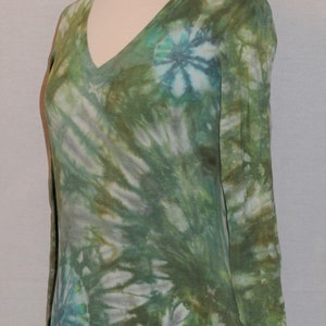 Tie Dye Womens V-NECK LONG SLEEVE T-shirt size M, L image 2