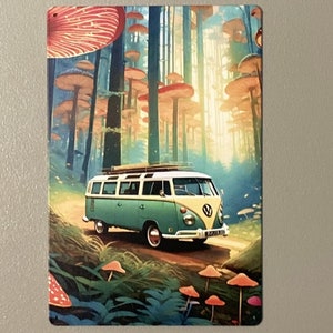 BOGO 50% de descuento, Letrero de hojalata "Van VW en un bosque de setas" - Decoración de pared retro de 8x12 para interiores y exteriores, con marco de fotos opcional.