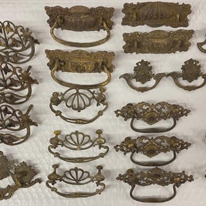 17 antieke Victoriaanse Eastlake kastlade pull hardware lot + onderdelen