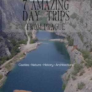 Pode incluir: Uma capa de guia de viagem intitulada 7 AMAZING DAY TRIPS FROM PRAGUE, apresentando um lago azul profundo aninhado em um cânion de pedreira rochoso e íngreme. O texto inclui Castles, Nature, History, Architecture e Local Guide 2026 Edition.