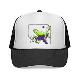 Green Lizard Illustration Trucker Cap | Retro Frame, Nature Wildlife