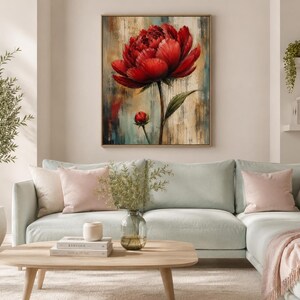 Puede incluir: Una pieza de arte mural cuadrada enmarcada que presenta una gran peonía roja vibrante en plena floración con un capullo más pequeño debajo, sobre un fondo texturizado y abstracto de pinceladas verticales en crema, marrón y azul en un marco de madera.