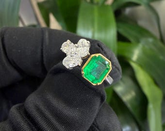 Ring with natural diamonds and Colombian emerald with GIA certificate.