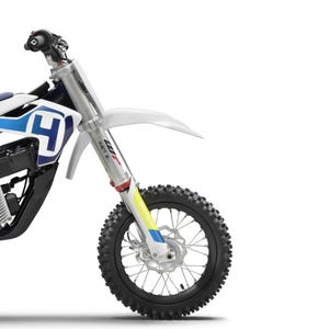 May include: A Husqvarna EE 5 motorcycle repair manual cover featuring the text REPARATURANLEITUNG 2020, EE 5, and Art.-Nr. 3403111de. The image displays the front section of a white, blue, and yellow dirt bike with a knobby tire and front suspension.