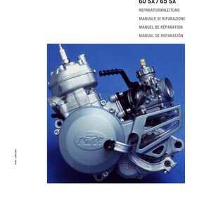 Pode incluir: Um manual de reparação para motociclos KTM 60 SX e 65 SX de 1998 a 2007. A capa apresenta o texto REPAIRMANUAL 1998-2007, 60 SX / 65 SX, traduções em alemão, italiano, francês e espanhol, uma imagem de motor prateado e o logótipo KTM.